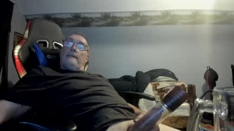 Snapshot of wowsers2022 chatting on 10-21-25, 12:00 wowsers2022 online show from 10-21-25, 12:00