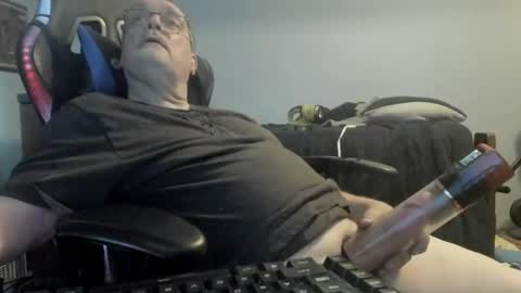 Snapshot of wowsers2022 chatting on 10-24-25, 07:43 wowsers2022 online show from 10-24-25, 07:43