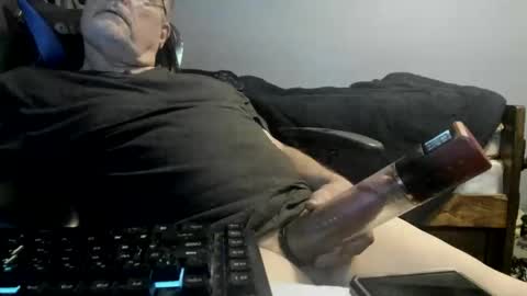 Snapshot of wowsers2022 chatting on 11-25-25, 04:34 wowsers2022 online show from 11-25-25, 04:34