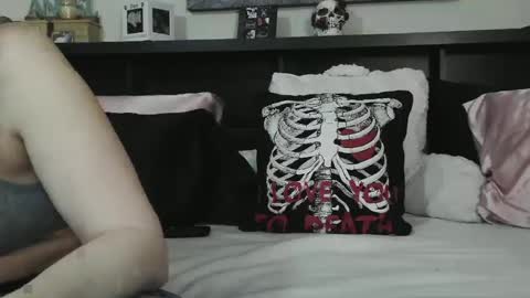 Snapshot of wrenleigh chatting on 02-25-25, 05:08 Crystal Lake online show from 02-25-25, 05:08