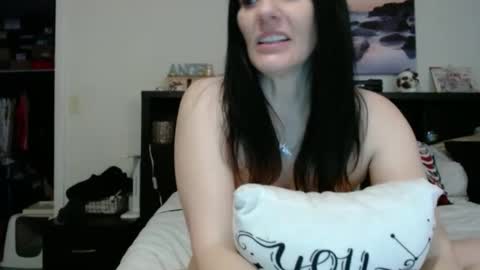 Snapshot of wrenleigh chatting on 10-04-25, 06:33 Crystal Lake online show from 10-04-25, 06:33