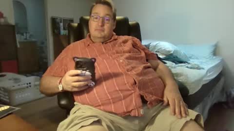 Snapshot of wvalentin0 chatting on 11-18-25, 06:34 Wren online show from 11-18-25, 06:34