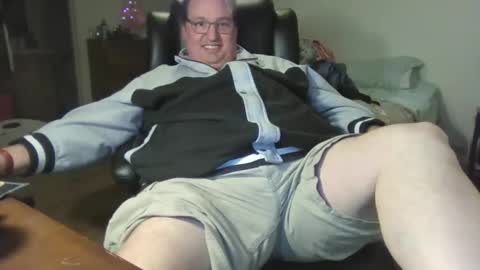 Snapshot of wvalentin0 chatting on 12-17-25, 05:24 Wren online show from 12-17-25, 05:24