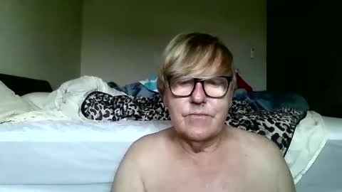 Snapshot of wwwwio chatting on 03-16-26, 12:06 wwwwio online show from 03-16-26, 12:06