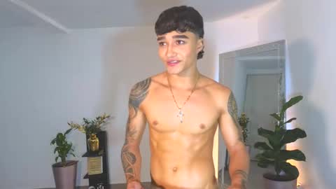 Snapshot of wyatt_rose chatting on 09-29-25, 02:27 wyatt online show from 09-29-25, 02:27