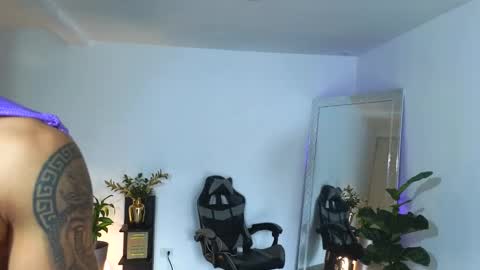 Snapshot of wyatt_rose chatting on 10-03-25, 09:56 wyatt online show from 10-03-25, 09:56