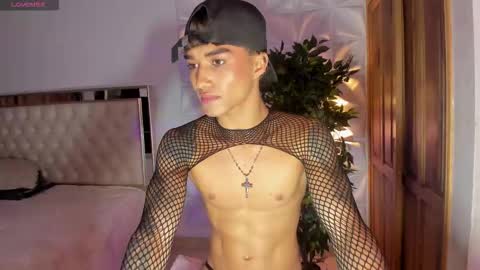 Snapshot of wyatt_rose chatting on 11-16-25, 03:56 wyatt online show from 11-16-25, 03:56