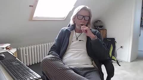 WyattEarp64 online show from 10-23-25, 10:03