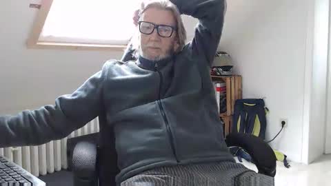 WyattEarp64 online show from 11-18-25, 12:42