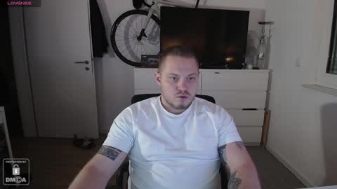 Snapshot of x19marco93x chatting on 12-25-24, 06:30 x19marco93x online show from 12-25-24, 06:30