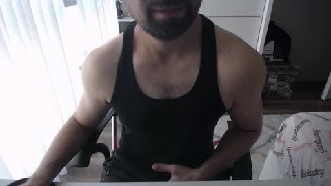 Snapshot of x_____0_____x chatting on 11-10-25, 11:42 Mr. Lonely online show from 11-10-25, 11:42