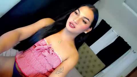 Snapshot of x_aurorascent chatting on 11-17-25, 01:50 x_aurorascent online show from 11-17-25, 01:50