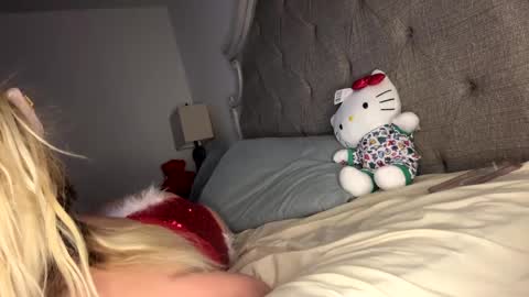 Snapshot of x_dreamgirl_x chatting on 12-27-24, 05:20 Mariah online show from 12-27-24, 05:20