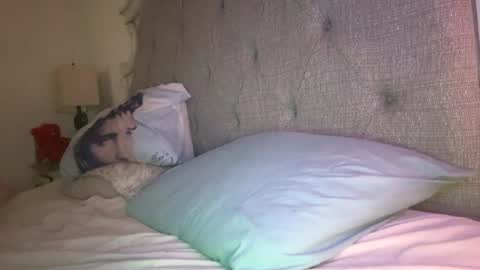 Snapshot of x_dreamgirl_x chatting on 09-21-25, 01:18 Mariah online show from 09-21-25, 01:18