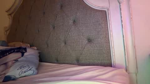 Snapshot of x_dreamgirl_x chatting on 10-09-25, 11:58 Mariah online show from 10-09-25, 11:58