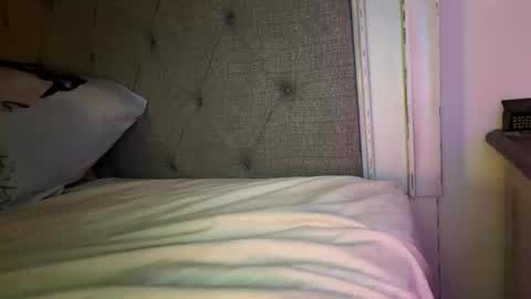 Snapshot of x_dreamgirl_x chatting on 10-11-25, 01:16 Mariah online show from 10-11-25, 01:16