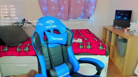 Snapshot of x_jesse_x chatting on 01-05-25, 08:10 Jesse online show from 01-05-25, 08:10