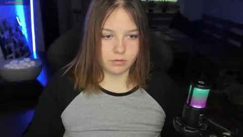 Snapshot of x_nirvana_x chatting on 09-18-25, 04:03 LOVE NERDS ONLY online show from 09-18-25, 04:03