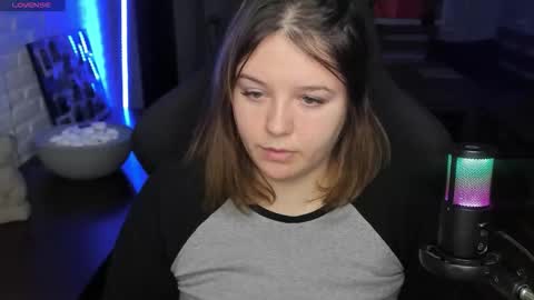 Snapshot of x_nirvana_x chatting on 10-08-25, 04:43 LOVE NERDS ONLY online show from 10-08-25, 04:43