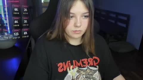 Snapshot of x_nirvana_x chatting on 11-10-25, 05:17 LOVE NERDS ONLY online show from 11-10-25, 05:17