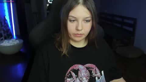 Snapshot of x_nirvana_x chatting on 11-21-25, 02:54 LOVE NERDS ONLY online show from 11-21-25, 02:54