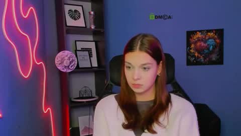 Snapshot of x_yasmin_x chatting on 02-19-26, 02:35 Yasmin online show from 02-19-26, 02:35