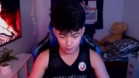 Snapshot of xaldrian_destroyer chatting on 02-19-25, 05:49 Prince Aldrian online show from 02-19-25, 05:49