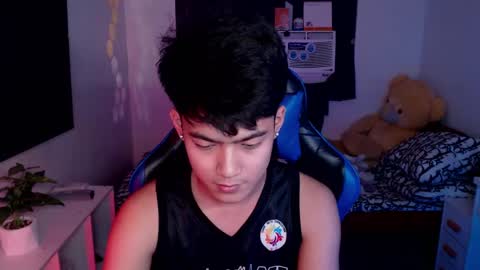 Snapshot of xaldrian_destroyer chatting on 02-19-25, 02:34 Prince Aldrian online show from 02-19-25, 02:34