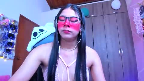 Snapshot of xallysonx_ chatting on 10-19-25, 11:22 XALLYSONX online show from 10-19-25, 11:22