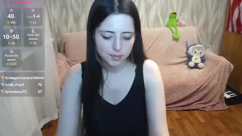 Snapshot of xangel1babyx chatting on 06-11-26, 11:47 Cassie online show from 06-11-26, 11:47