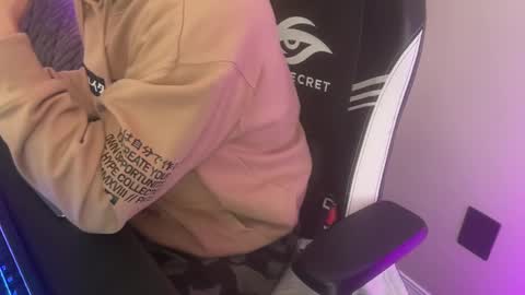 Snapshot of xburst chatting on 12-15-24, 06:04 xburst online show from 12-15-24, 06:04