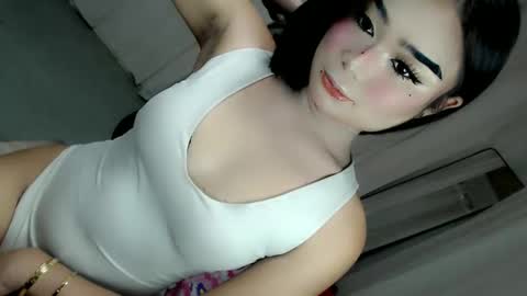 Snapshot of xchinita_kyanggx chatting on 05-23-26, 12:27 kianna online show from 05-23-26, 12:27
