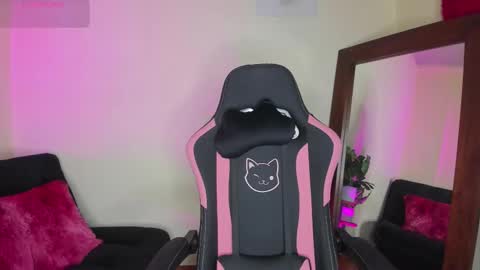 Kanae. online show from 12-18-25, 02:06