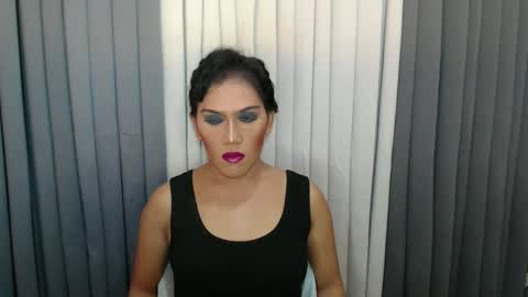 GWEN THOMPSON .......   online show from 12-23-24, 10:44