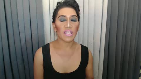 GWEN THOMPSON .......   online show from 12-25-24, 12:27