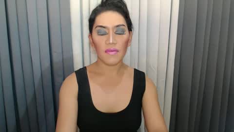 GWEN THOMPSON .......   online show from 12-25-24, 11:31