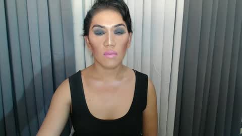 GWEN THOMPSON .......   online show from 12-29-24, 04:05