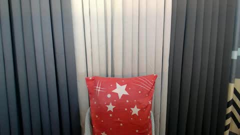 GWEN THOMPSON .......   online show from 02-02-25, 09:02