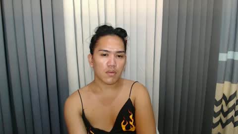 GWEN THOMPSON .......   online show from 02-08-25, 10:07