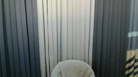 GWEN THOMPSON .......   online show from 02-20-25, 03:41