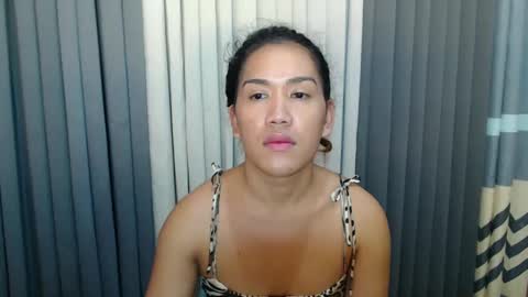 GWEN THOMPSON .......   online show from 03-02-25, 06:27