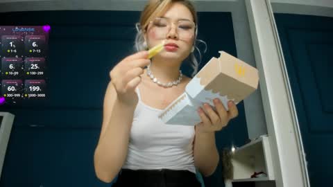 Snapshot of xiao_mei_ chatting on 01-16-25, 05:32 Sweetie online show from 01-16-25, 05:32