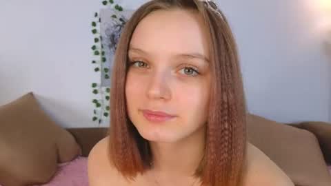 Snapshot of xiaobrunscheen chatting on 06-25-26, 03:06 Luna and Lina online show from 06-25-26, 03:06