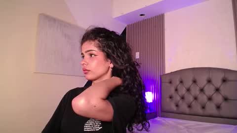 Snapshot of ximenaa_diaz chatting on 09-09-25, 10:42 Mia Vega online show from 09-09-25, 10:42