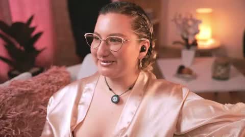 Snapshot of ximenna_cruz_ chatting on 06-10-26, 01:54 Xime Independent Artist online show from 06-10-26, 01:54