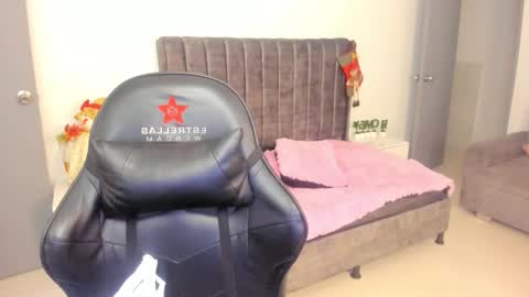 xiomara_cortes online show from 12-21-25, 12:01