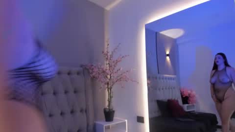 Xiomara online show from 12-19-25, 03:57