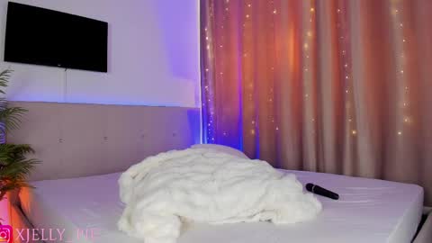 Snapshot of xjelly_piee chatting on 04-05-26, 01:08 Charisma online show from 04-05-26, 01:08