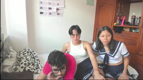 Snapshot of xlatin_girlssx chatting on 01-28-25, 07:21 We are Lana. the one with short hair and vanessa girl with long hair online show from 01-28-25, 07:21
