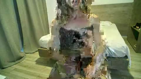 Snapshot of xlecram chatting on 02-04-25, 03:15 Wendy online show from 02-04-25, 03:15